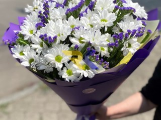 Букети хризантем з доставкою від крамниці квітів Flowers Story у Запоріжжі