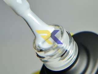 Must Have! Молочний Гель-лак Izzy Premium Milky для ідеального покриття