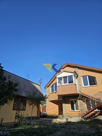 prodaz-2-poverxovogo-budinku-smt-kociubinske-big-1