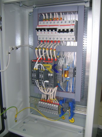 sborka-elektriceskix-shhitov-s-nuznymi-parametrami-ustanovka-garantiia-big-1