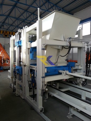 vibropres-dlia-virobnictva-trotuarnoyi-plitki-sumab-r-400-start-500-m2-sveciia-big-2