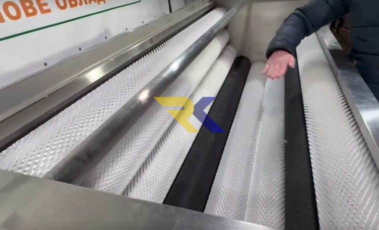 masina-dlia-mittia-ta-ocishhennia-koreneplodiv-stvega-cb-f1200-big-3