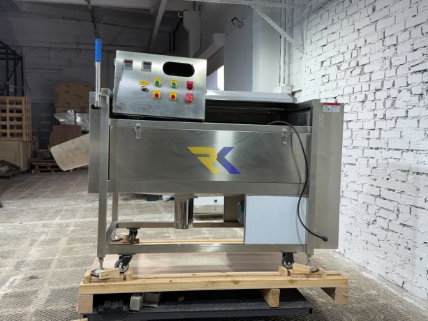 masina-dlia-mittia-ta-ocishhennia-koreneplodiv-stvega-cb-f1200-big-0