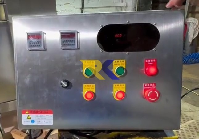 masina-dlia-mittia-ta-ocishhennia-koreneplodiv-stvega-cb-f1200-big-2