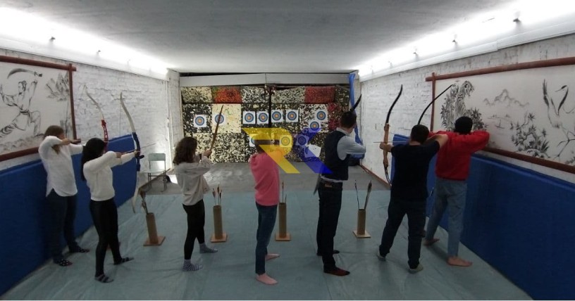 kudi-piti-z-druziami-v-kijevi-strilba-z-luka-v-klubi-lucnik-big-1